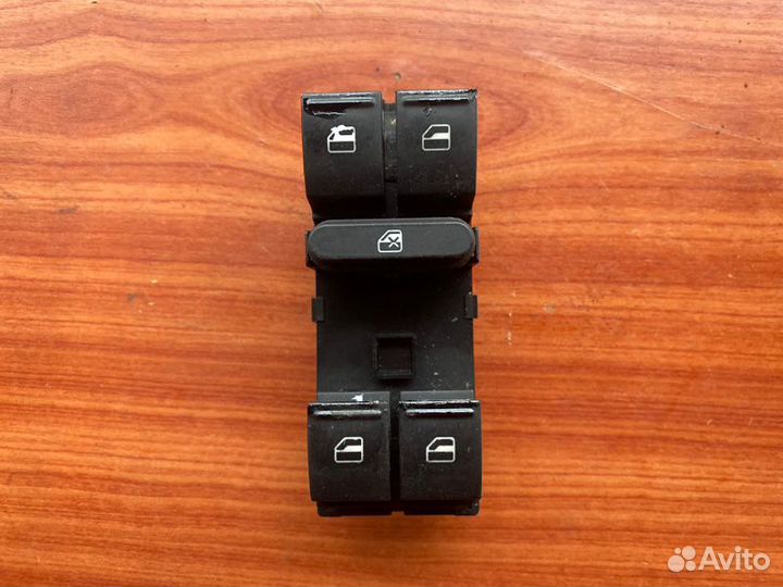 Кнопки стеклоподъемников Vw Golf 5 BKC 2005