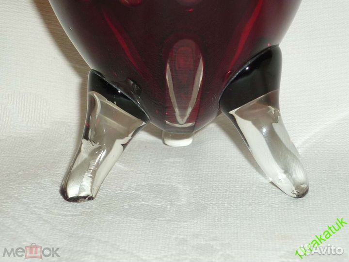 Ваза на трех ножках яйцо рубиновое стекло