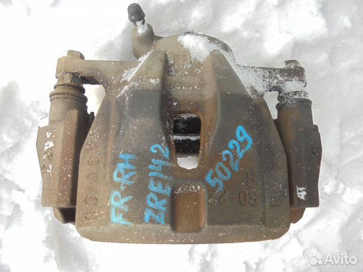 Суппорт передний правый Toyota Corolla Fielder