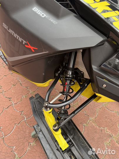 BRP Ski-doo summit expert 850