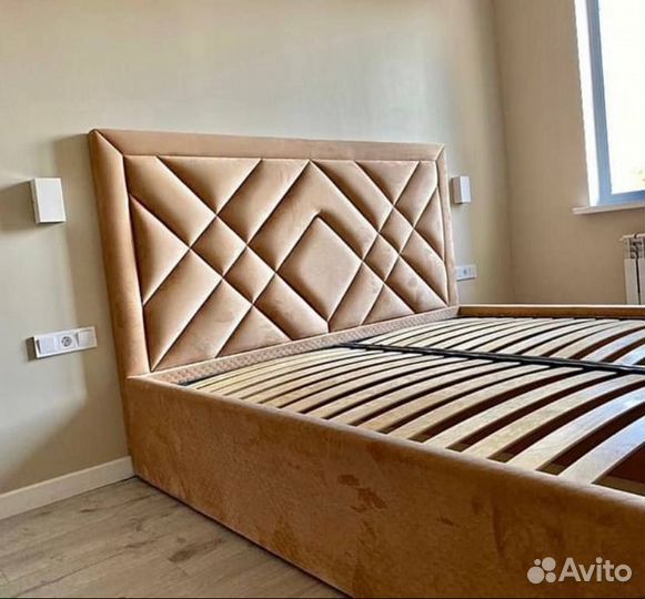 Кровать двухспальная с мягким изголовьем