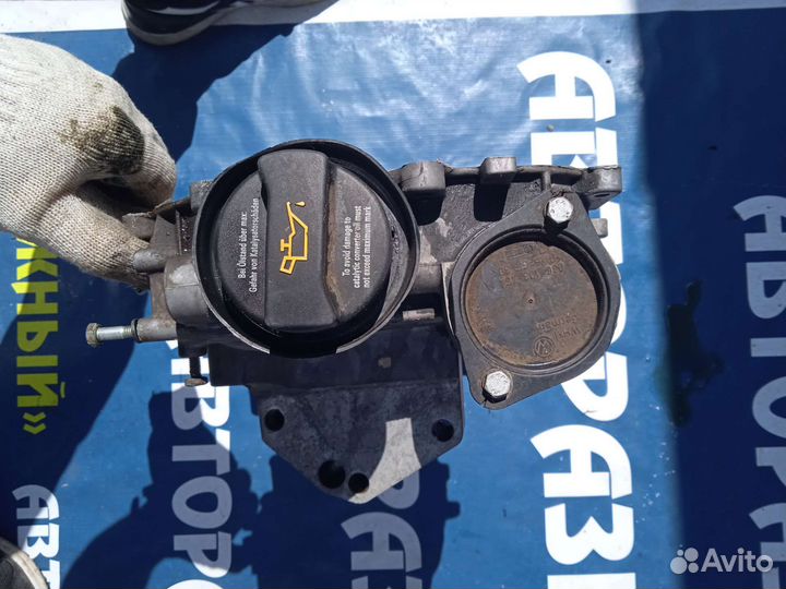 Боковая крышка двс Skoda Fabia 1.2 BME