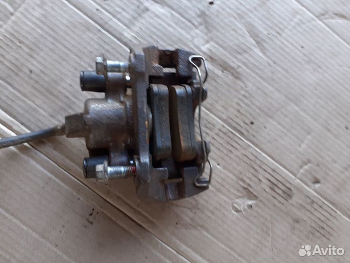 Суппорт задний левый Вольво S80 98-06г.в