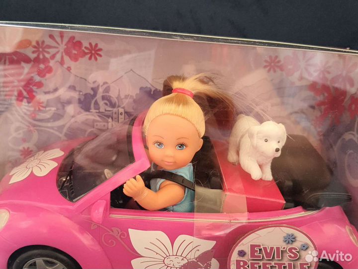 Кукла Эви на машинке с собачкой