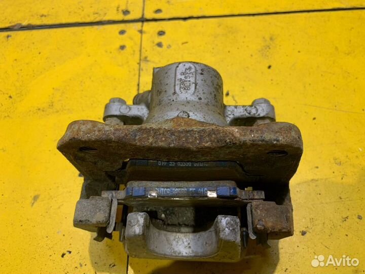 Суппорт тормозной задний правый Toyota RAV 4 40 (2