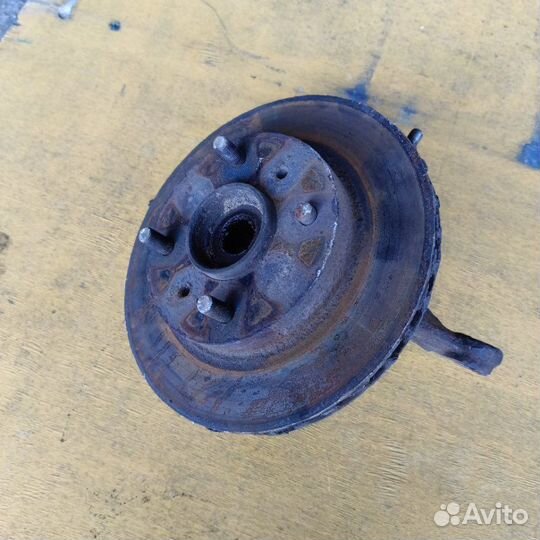 Кулак поворотный передний правый Nissan Primera