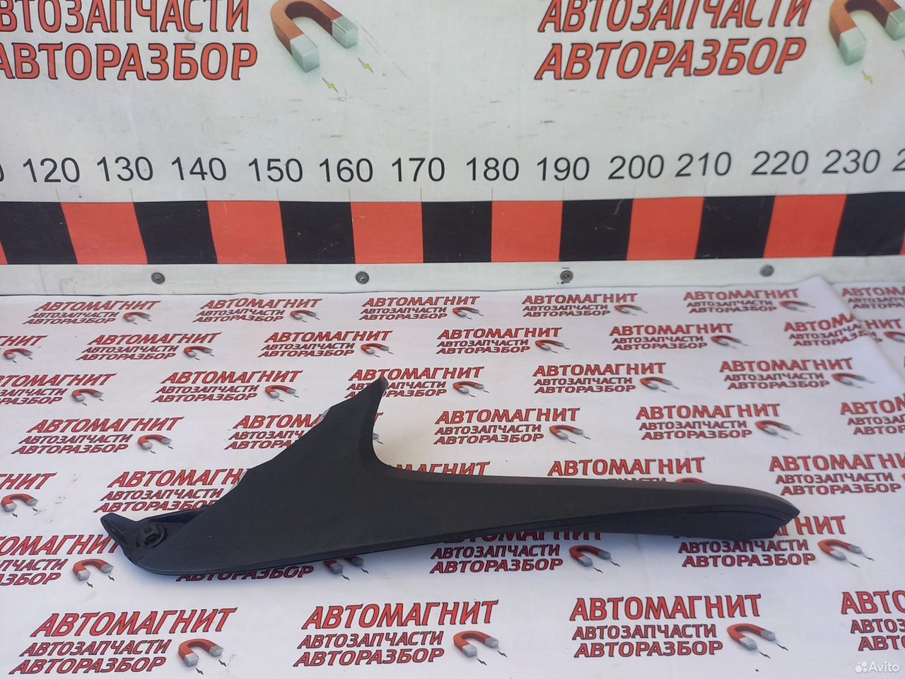 Накладка крышки багажника левая Тойота Рав 4 50