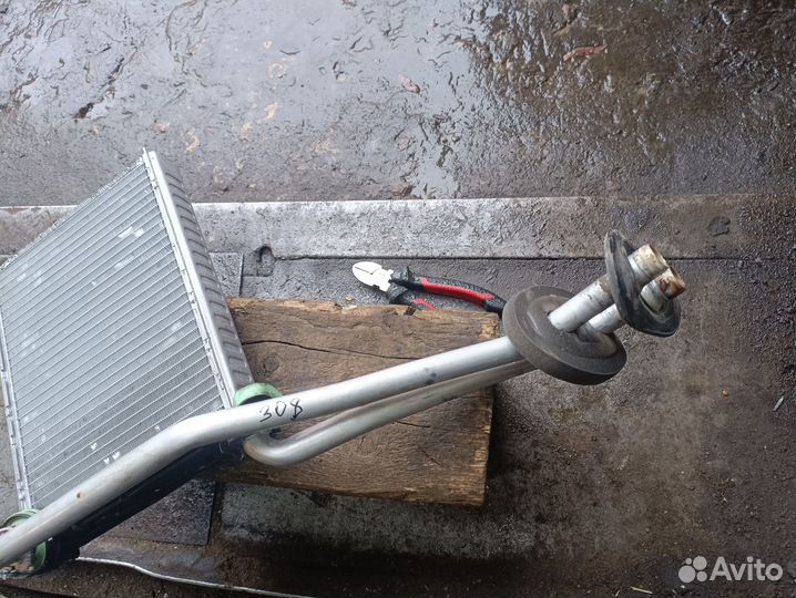 Радиатор печки Peugeot 308