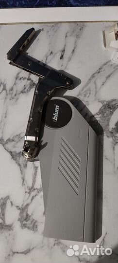 Мебельный механизм Blum