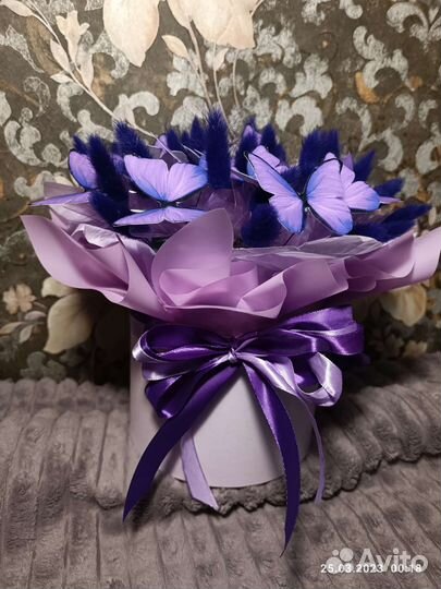 Букет из бабочек с сухоцветами