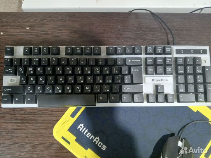 Продам клавиатуру мышку и коврик