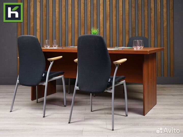 Офисный стол в переговорную бу