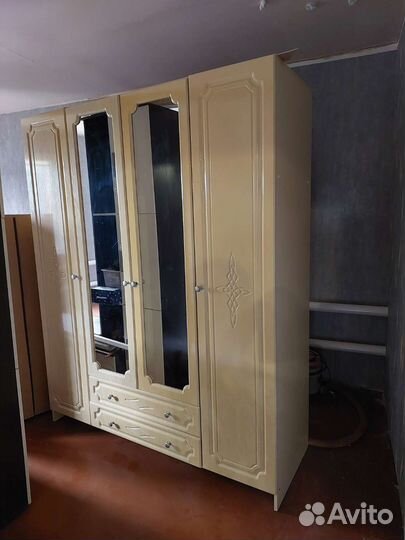 Спальный гарнитур