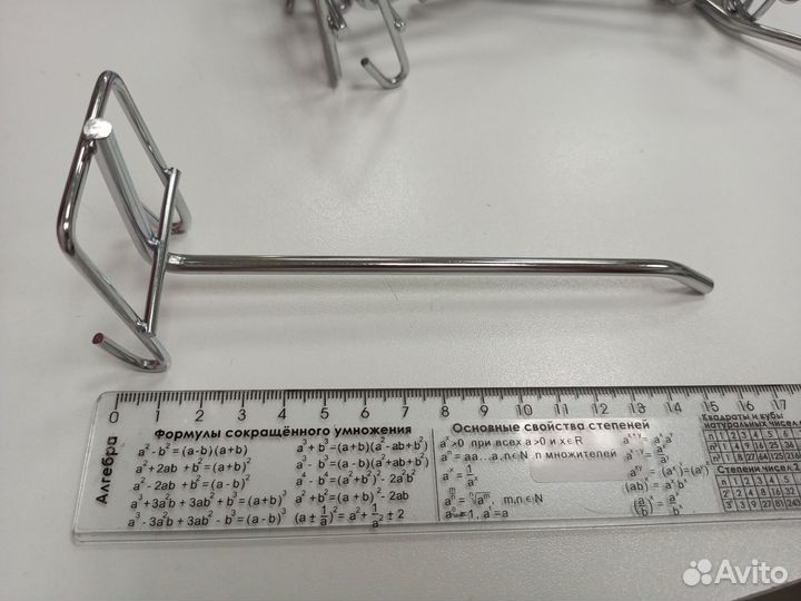 Крючок для сетки торговой