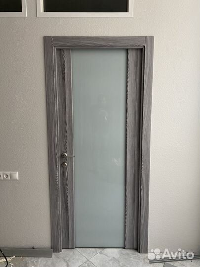 Двери межкомнатные серые со стеклом 777899ZZ