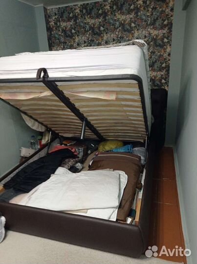Кровать
