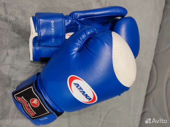 Боксерские перчатки 10 oz