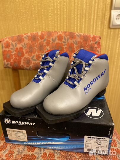 Беговые школьные лыжи и ботинки в комплекте