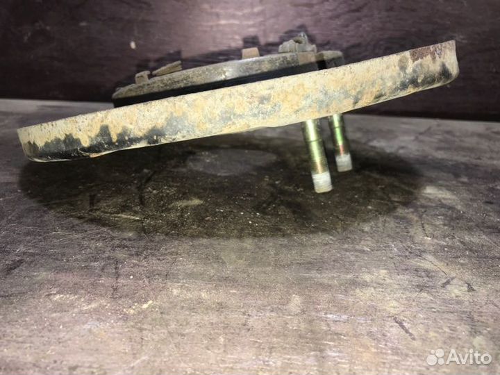 Кожух тормозного барабана задний правый Nissan