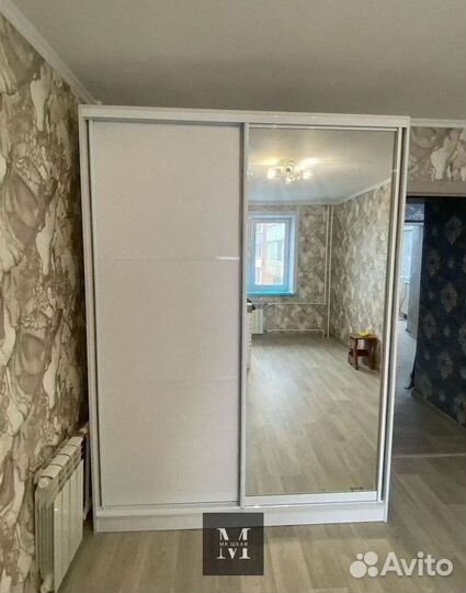 Шкаф с зеркалом