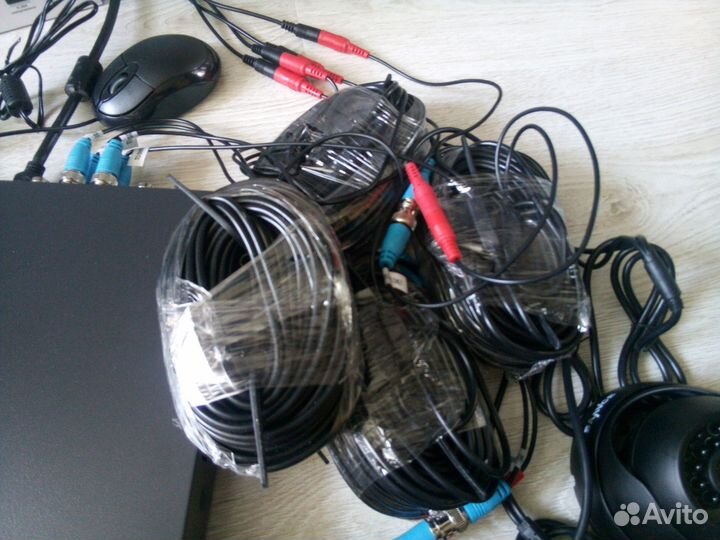 Комплект видеонаблюдения регистратор гибридный 4-1