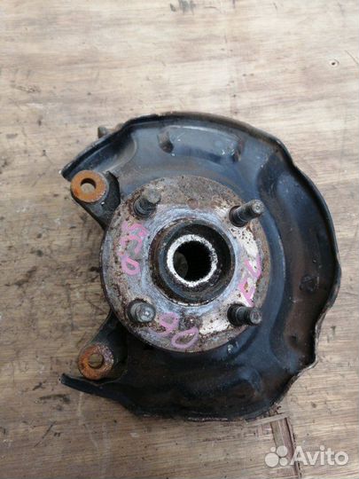 Ступица передняя левая Toyota Vitz SCP90 2SZ