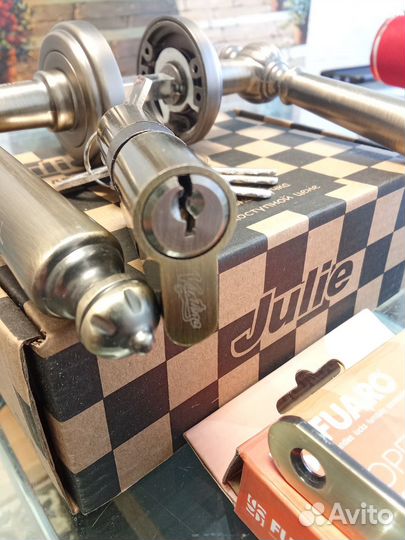 Дверные ручки