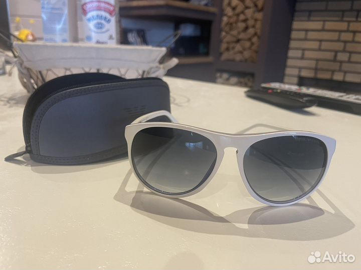 Солнцезащитные очки emporio armani