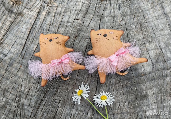 Брошь кошечка-балерина