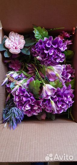 Искусственные цветы (в ассортименте), коробка