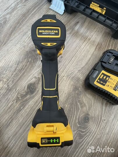 Шуруповерт акк. Dewalt DCD777