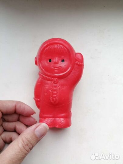 Игрушка космонавт СССР