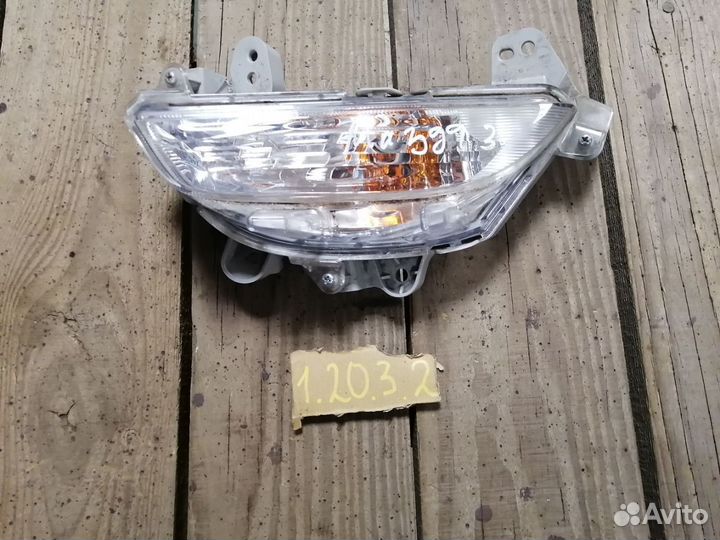 Поворотник бампера правый Mazda 3 седан BM