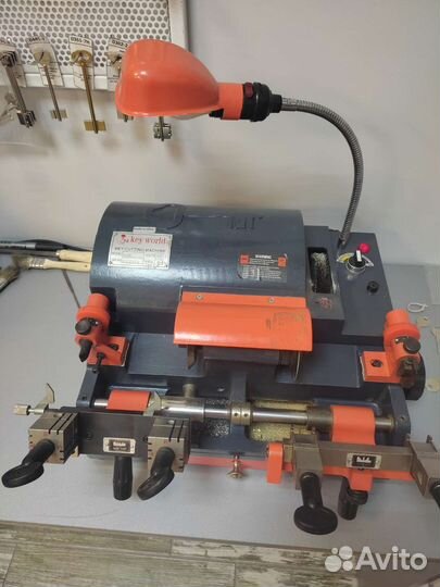 Обучение работы на станках для изготовления ключей