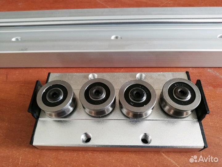 Круглые направляющие на опоре и каретки SBR