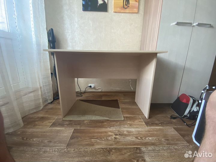 Письменный стол(компьютерный)