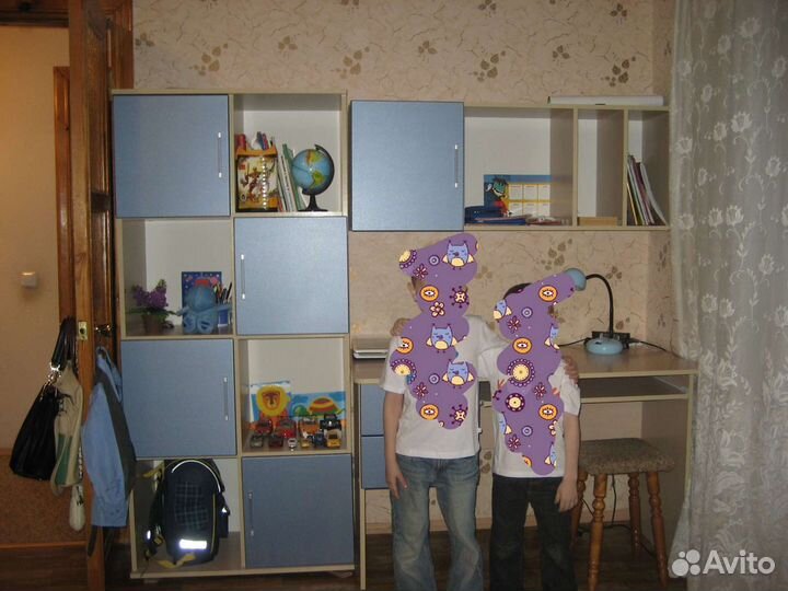 Уголок школьника. Книжный шкаф. Компьютерный стол