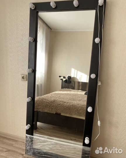 Зеркало с лампочками