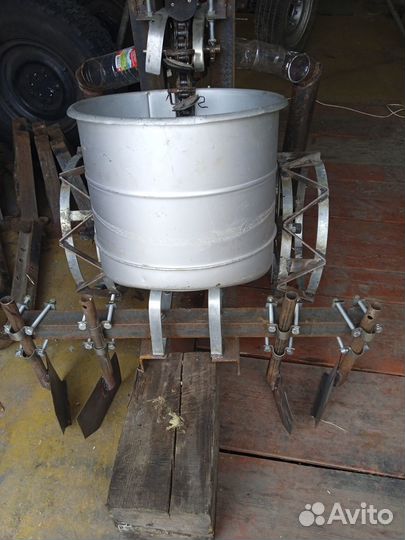 Картофелесажалка для минитрактора