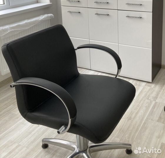 Парикмахерское кресло