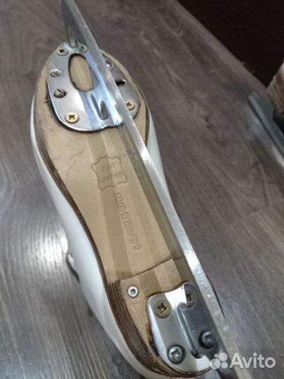 Продам коньки для фигурного катания