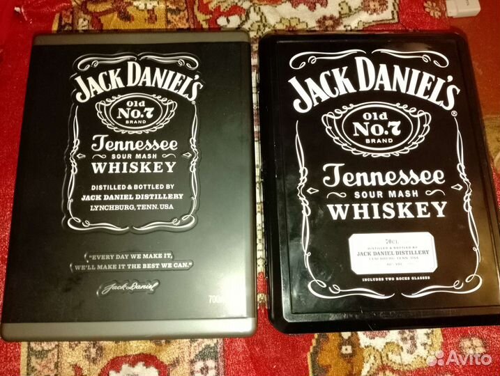 Пустые металлические коробки от виски Jack Daniels