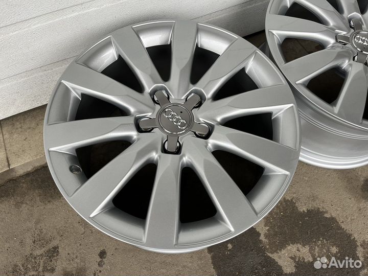 Комплект оригинальных дисков R17 от Audi A4 B8