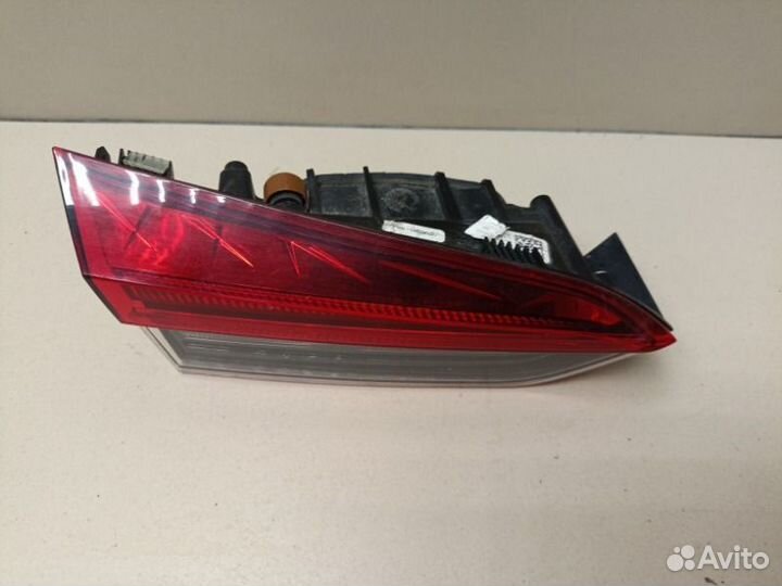 Фонарь внутренний задний левый Skoda Rapid 2021
