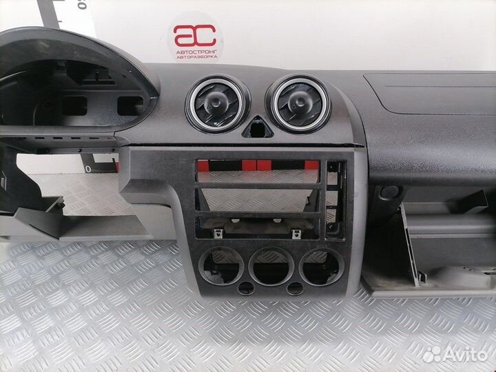 Торпедо (панель передняя) для Ford Fiesta 5