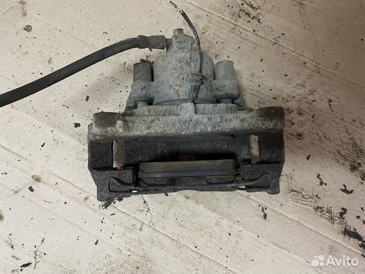 Суппорт передний левый