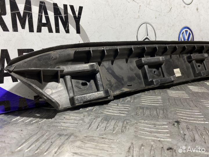 Направляющая заднего бампера левая VW Jetta 5