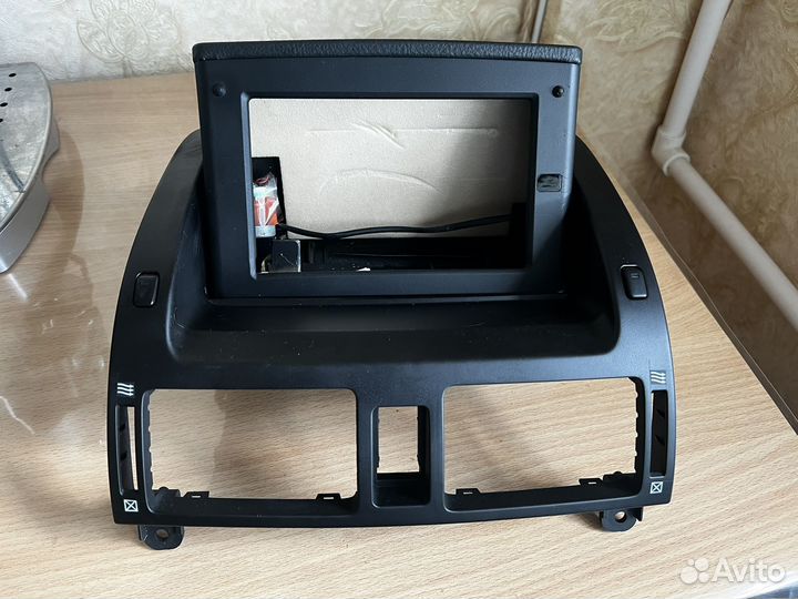 Бардачек на Avensis T25 рест