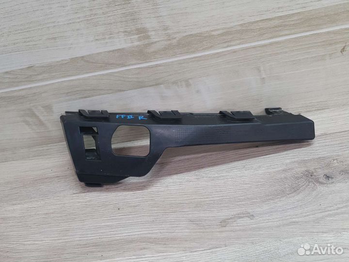 Кронштейн переднего бампера правый ford focus 2