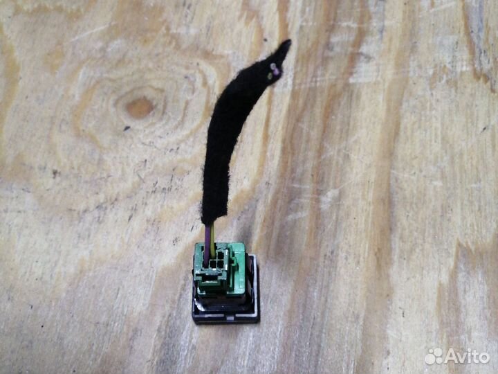 Кнопка открывания багажника Peugeot 408